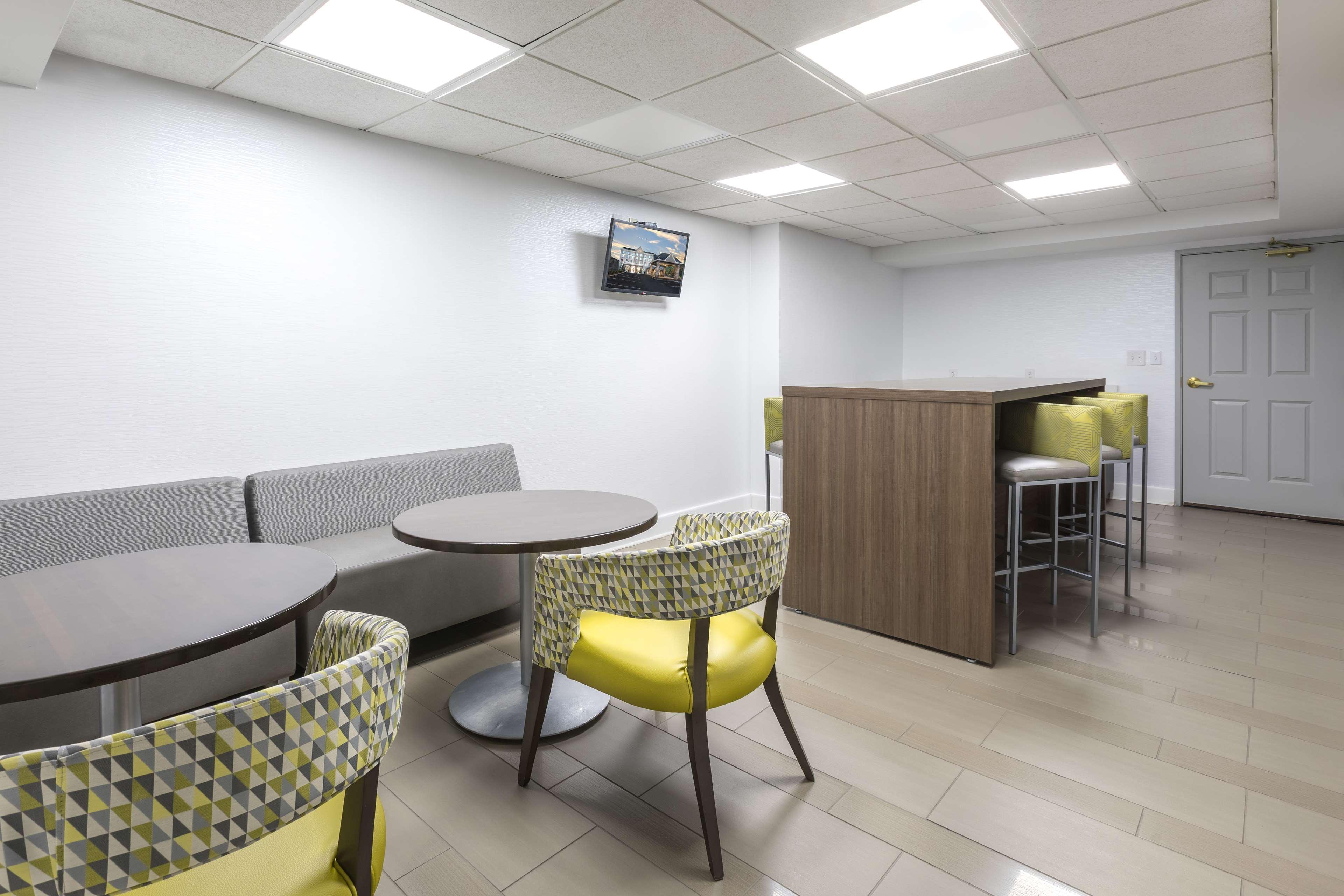 Country Inn & Suites By Radisson Asheville Downtown Tunnel Road ภายนอก รูปภาพ