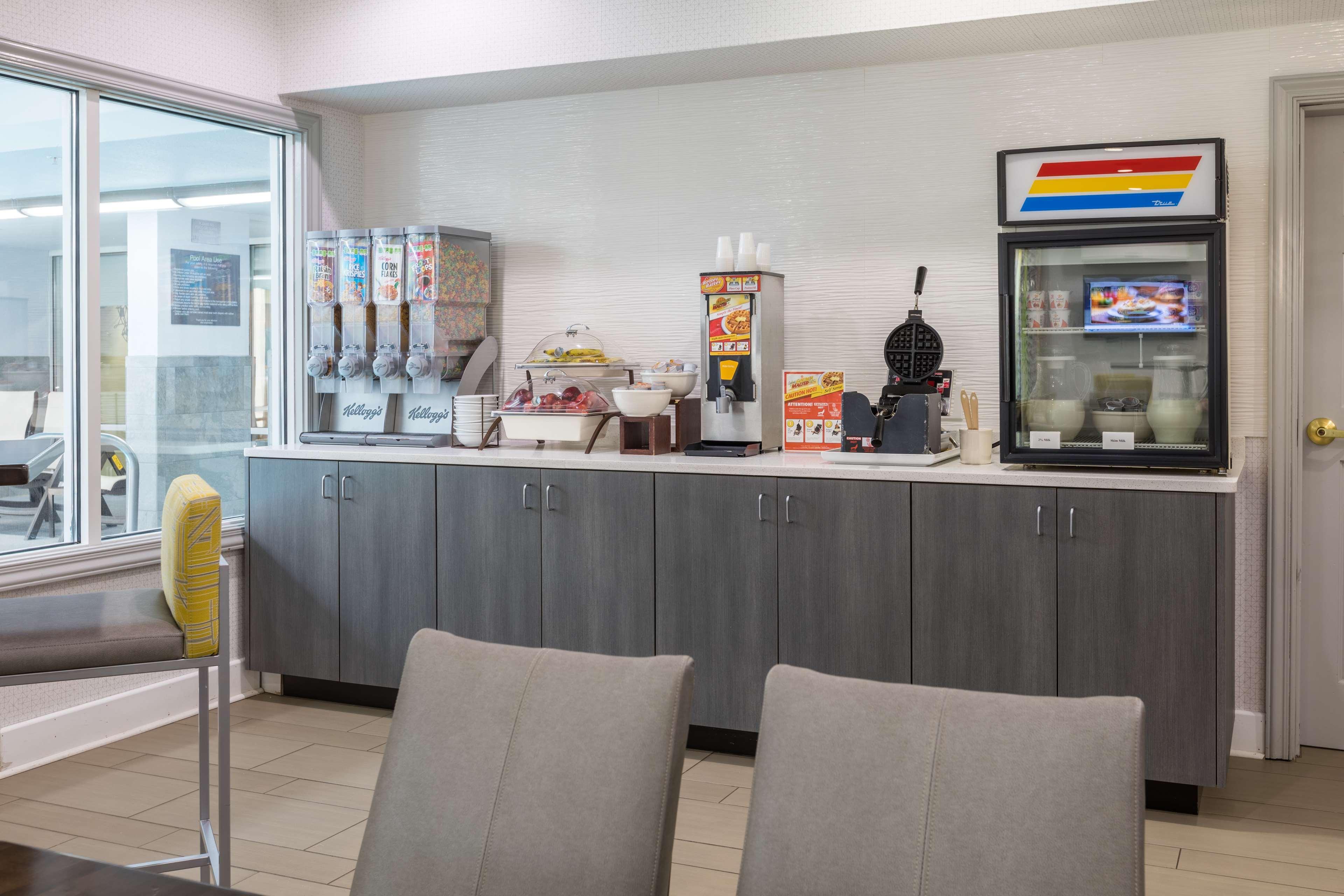 Country Inn & Suites By Radisson Asheville Downtown Tunnel Road ภายนอก รูปภาพ