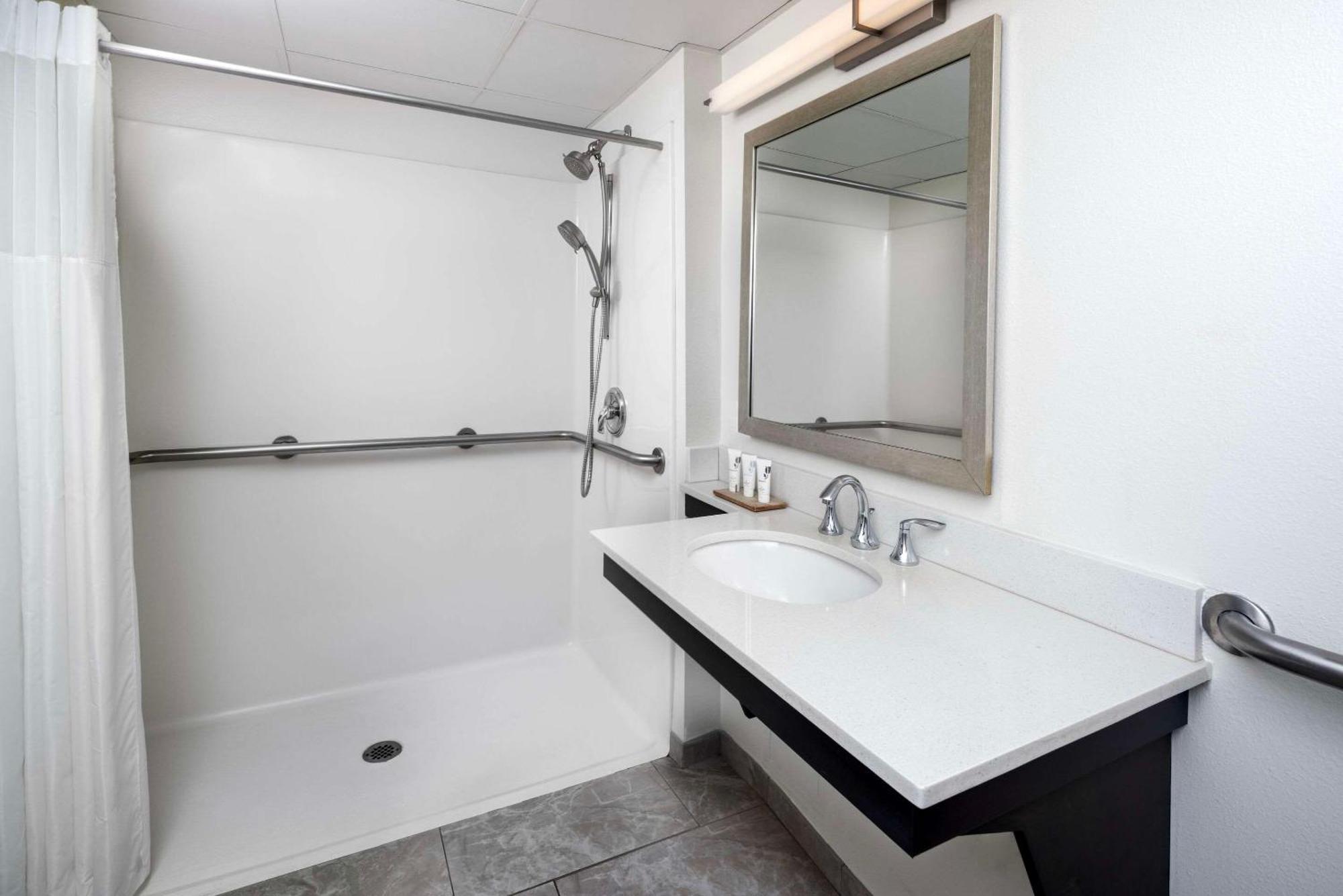 Country Inn & Suites By Radisson Asheville Downtown Tunnel Road ภายนอก รูปภาพ