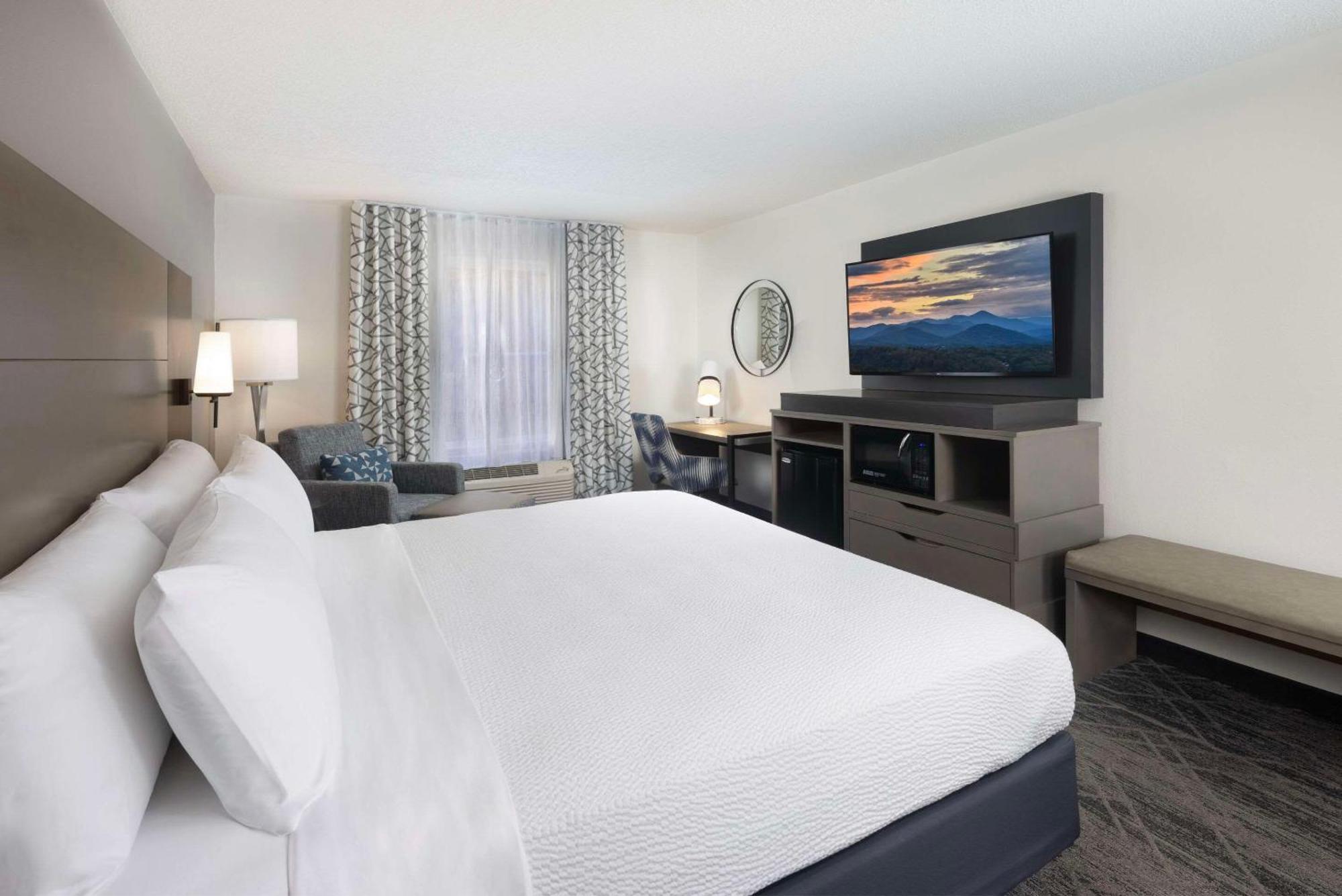 Country Inn & Suites By Radisson Asheville Downtown Tunnel Road ภายนอก รูปภาพ