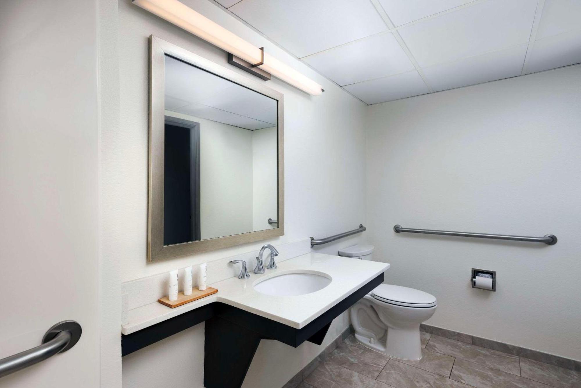 Country Inn & Suites By Radisson Asheville Downtown Tunnel Road ภายนอก รูปภาพ