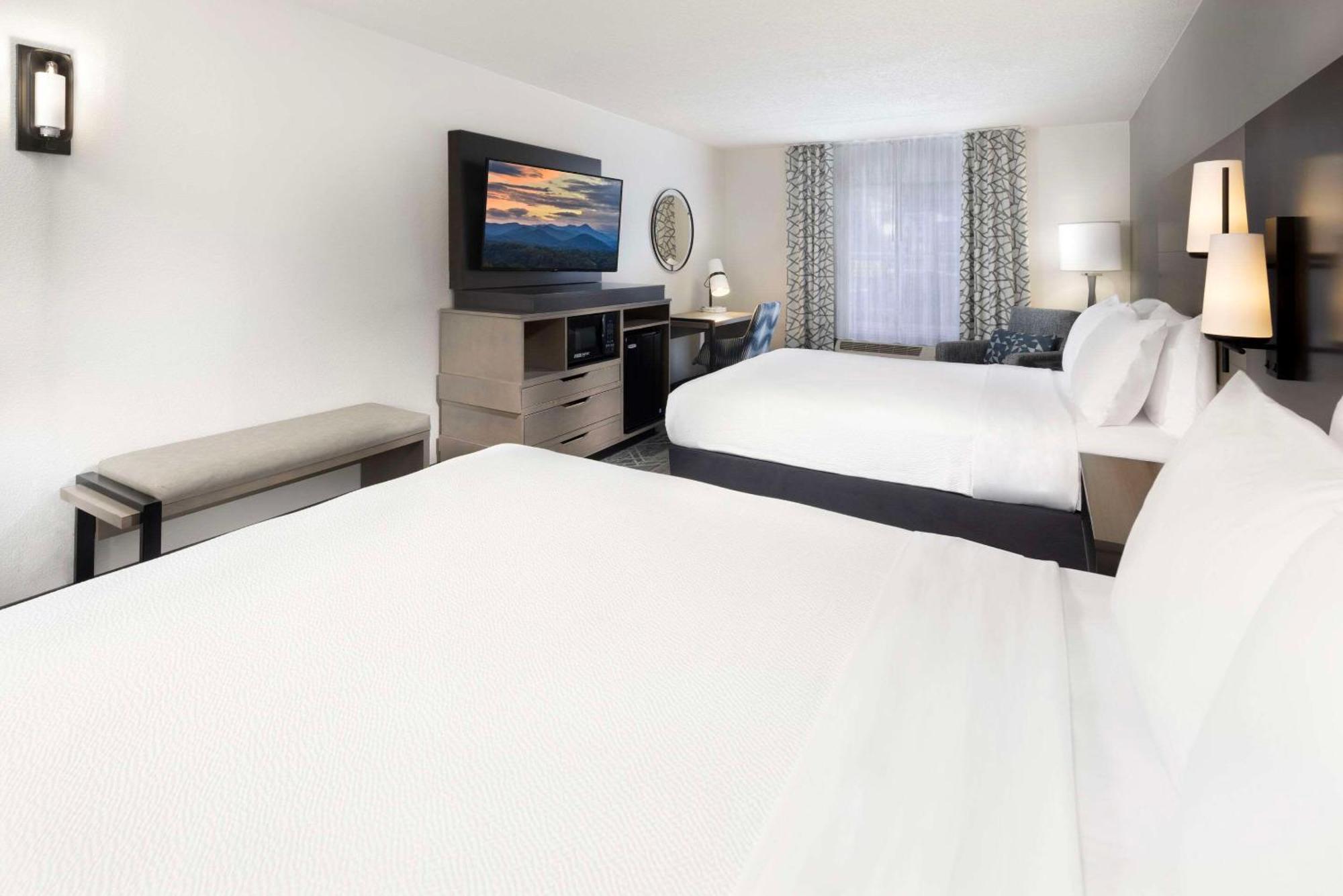 Country Inn & Suites By Radisson Asheville Downtown Tunnel Road ภายนอก รูปภาพ