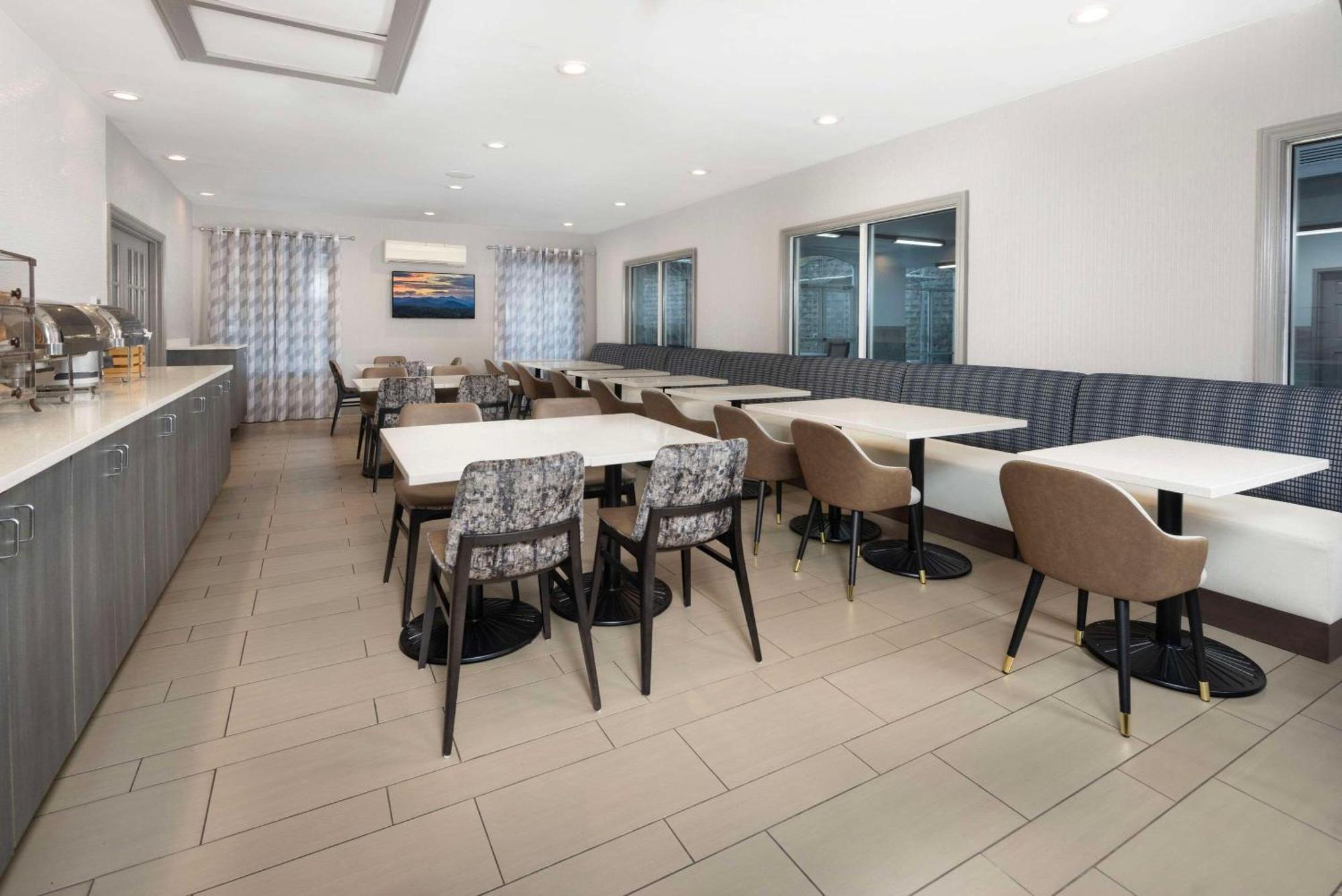 Country Inn & Suites By Radisson Asheville Downtown Tunnel Road ภายนอก รูปภาพ