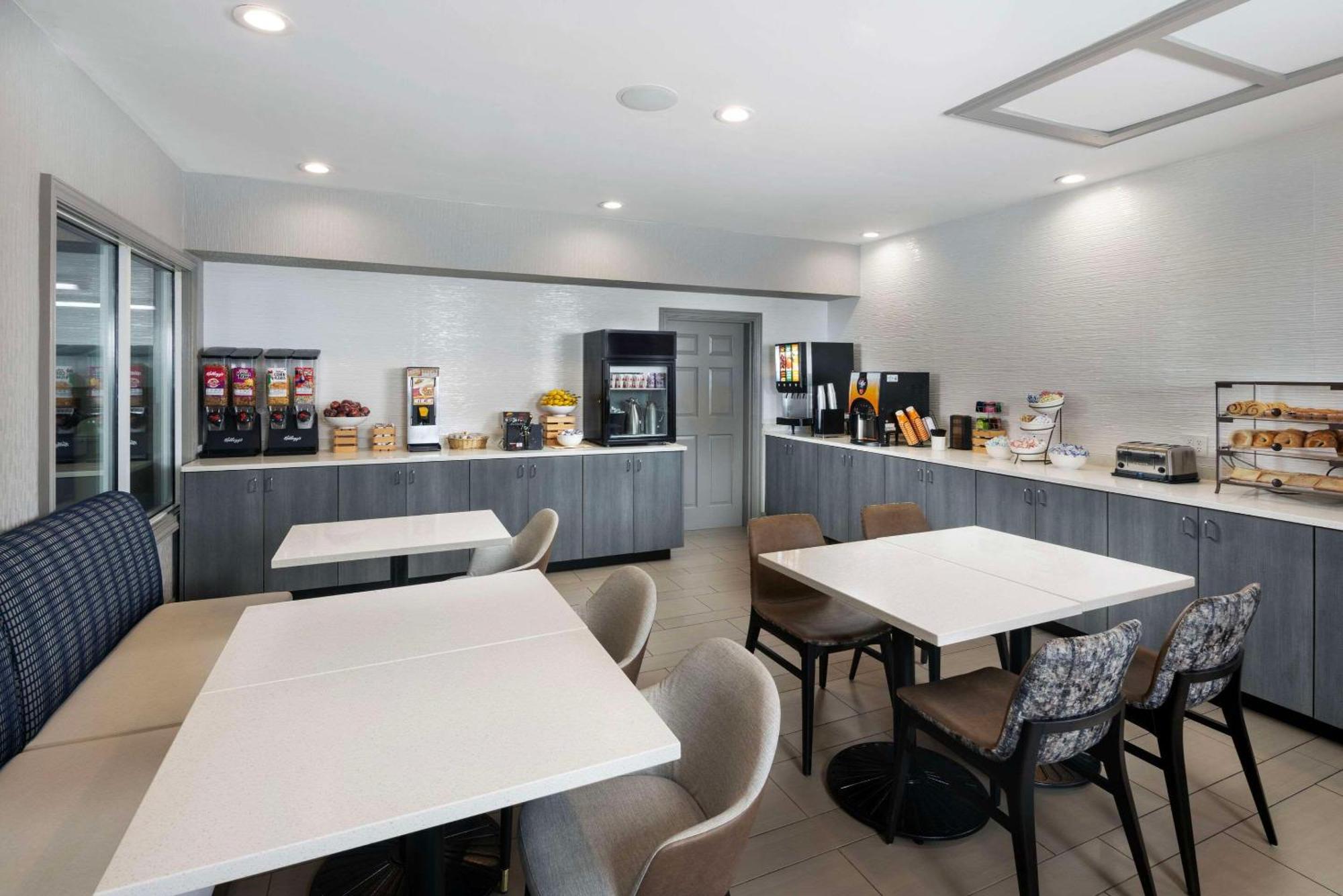 Country Inn & Suites By Radisson Asheville Downtown Tunnel Road ภายนอก รูปภาพ
