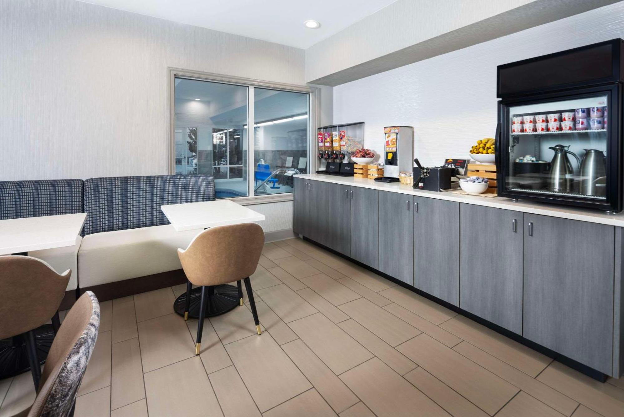 Country Inn & Suites By Radisson Asheville Downtown Tunnel Road ภายนอก รูปภาพ