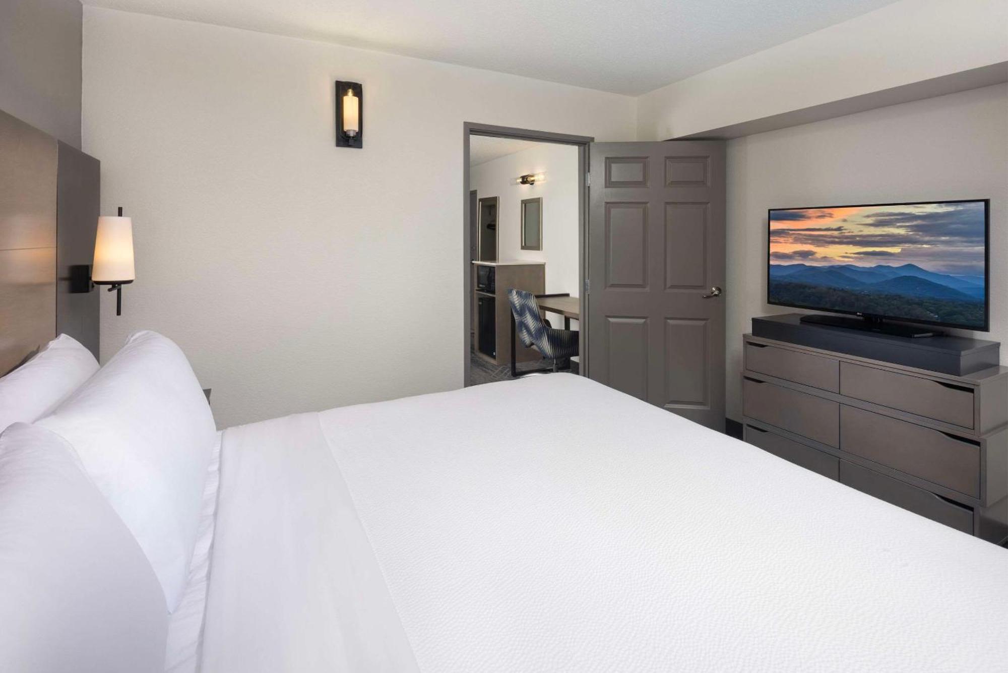 Country Inn & Suites By Radisson Asheville Downtown Tunnel Road ภายนอก รูปภาพ