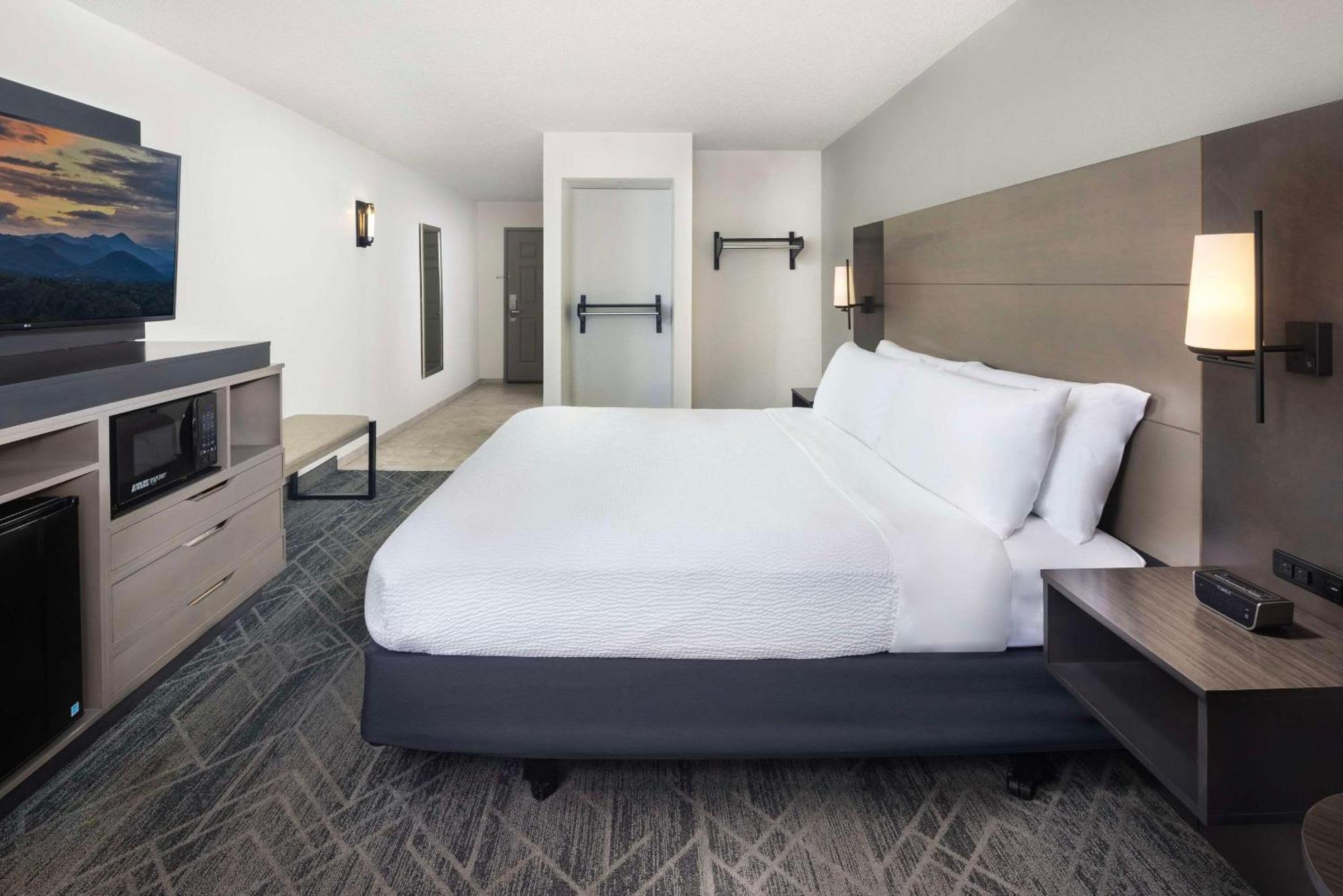 Country Inn & Suites By Radisson Asheville Downtown Tunnel Road ภายนอก รูปภาพ