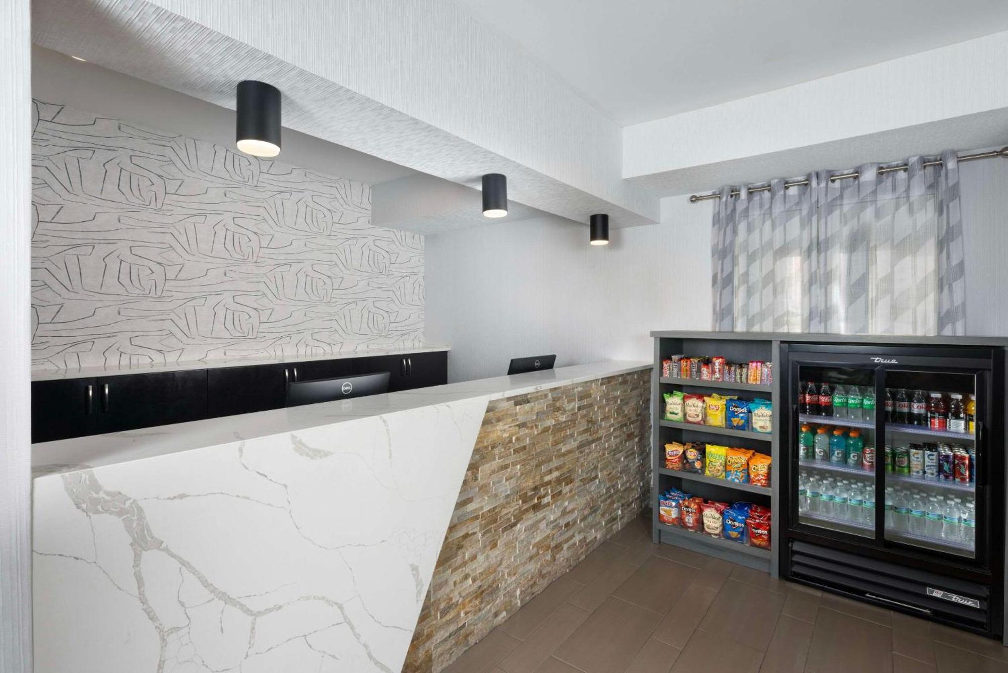 Country Inn & Suites By Radisson Asheville Downtown Tunnel Road ภายนอก รูปภาพ