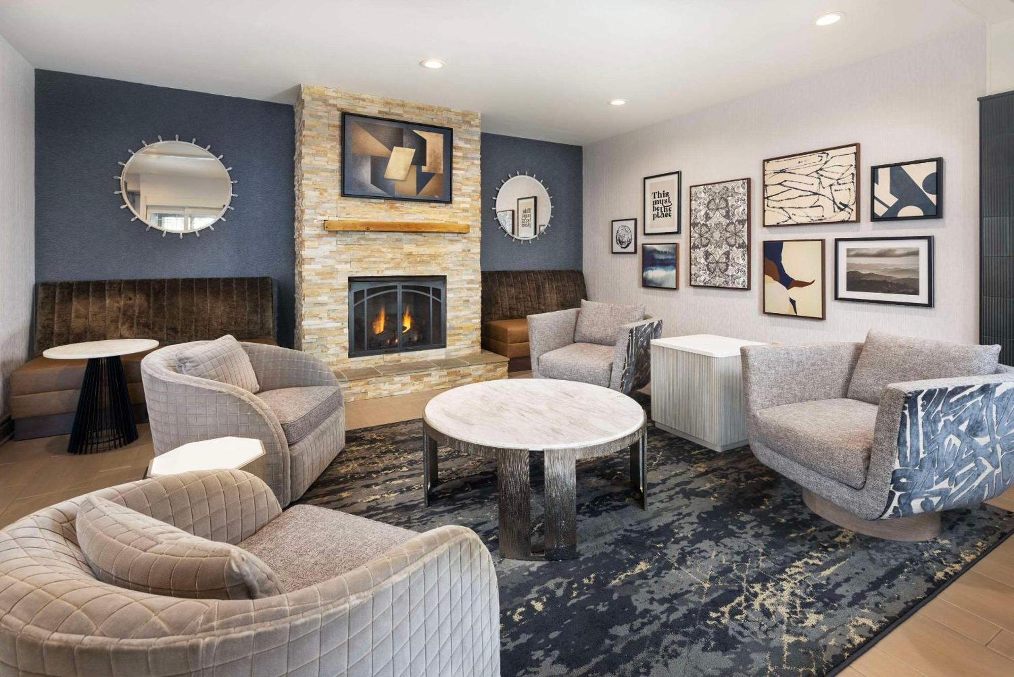 Country Inn & Suites By Radisson Asheville Downtown Tunnel Road ภายนอก รูปภาพ